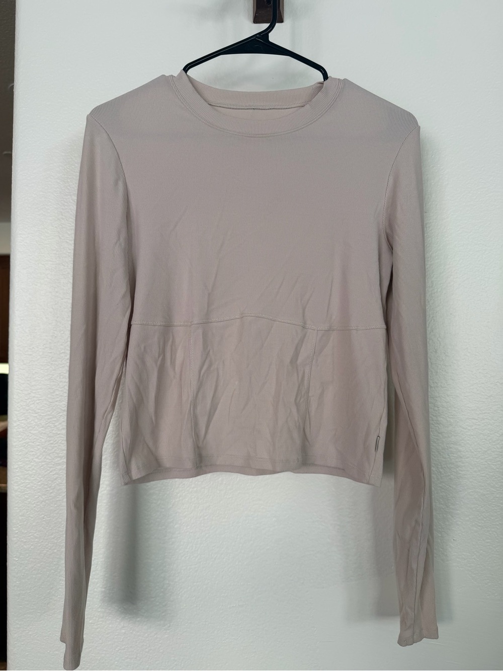 Vuori Long Sleeve Crew Tee in Light Taupe